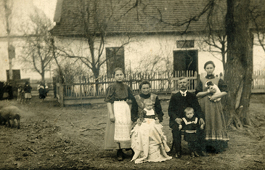 Góczy István tanító és családja, Kökényesd (Ugocsa vármegye), 1908.